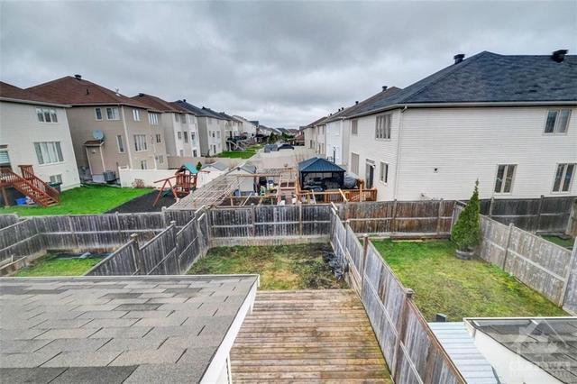 32 Torbec Avenue, Townhouse with 3 bedrooms, 3 bathrooms and 2 parking in Ottawa ON | Image 27