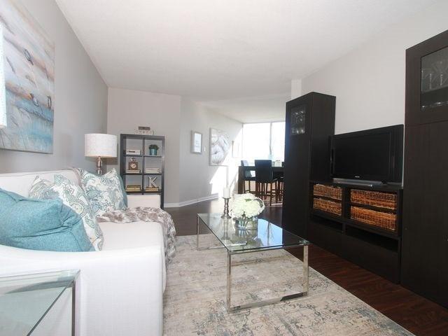 Lph6 - 550 Webb Dr, Condo with 2 bedrooms, 1 bathrooms and 1 parking in Mississauga ON | Image 3