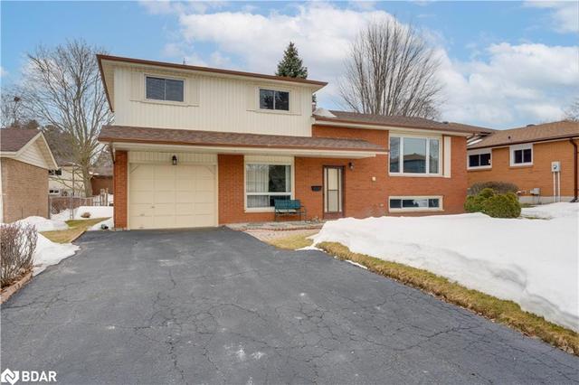 11 Grand Place, House detached with 4 bedrooms, 1 bathrooms and 4 parking in Barrie ON | Image 12