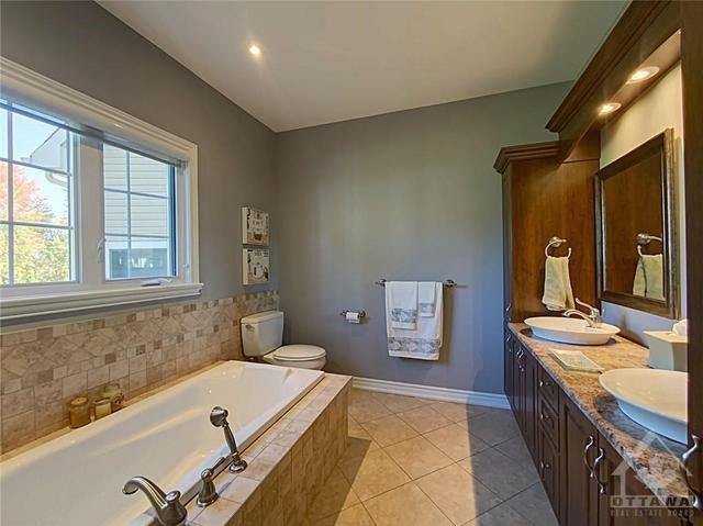 3225 Concession 1 Road, House detached with 3 bedrooms, 2 bathrooms and 12 parking in Alfred and Plantagenet ON | Image 22
