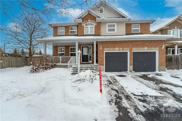 28 Thresher Avenue, House detached with 4 bedrooms, 3 bathrooms and 6 parking in Ottawa ON | Image 1