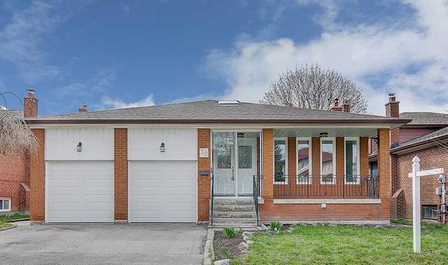 30 Elmartin Dr, House detached with 5 bedrooms, 6 bathrooms and 4 parking in Toronto ON | Image 1