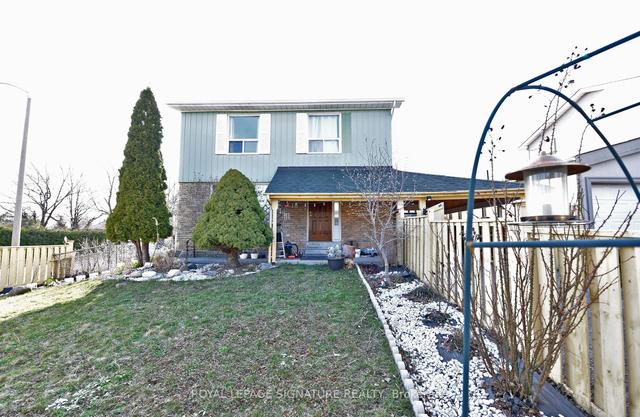 18 Crow Tr, House detached with 3 bedrooms, 3 bathrooms and 2 parking in Toronto ON | Image 24