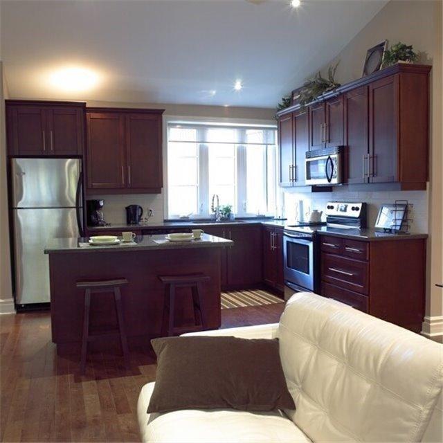 5 - 2812 Bloor St W, Condo with 2 bedrooms, 1 bathrooms and 1 parking in Toronto ON | Image 3