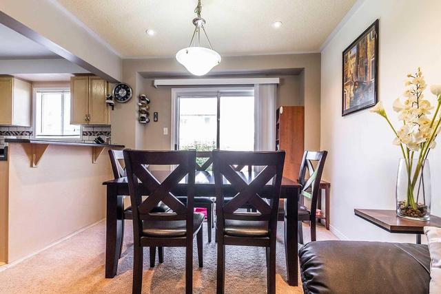 44 Brisbane Crt, Townhouse with 3 bedrooms, 2 bathrooms and 1 parking in Brampton ON | Image 4