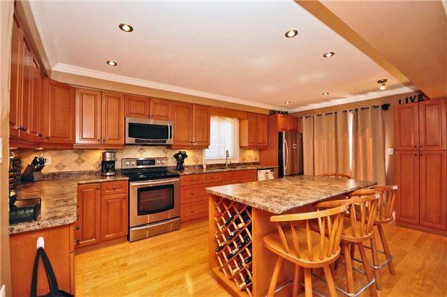 3738 Althorpe Circ, House detached with 4 bedrooms, 3 bathrooms and 4 parking in Mississauga ON | Image 3