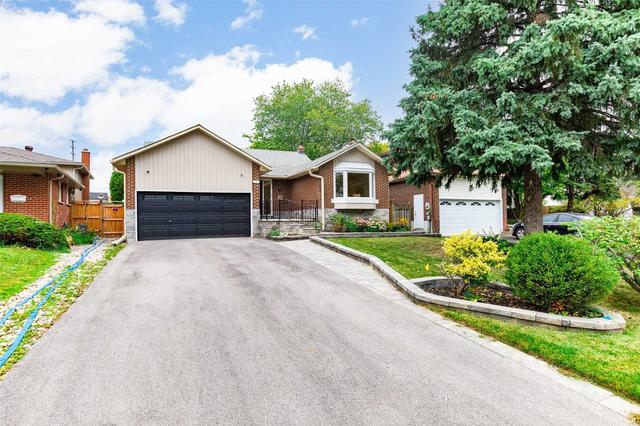20 Portland Cres, House detached with 4 bedrooms, 3 bathrooms and 6 parking in Newmarket ON | Image 23