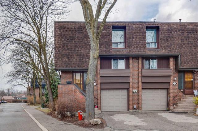 20 Gypsy Roseway Rd, Townhouse with 3 bedrooms, 3 bathrooms and 2 parking in Toronto ON | Image 1