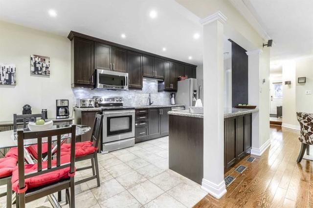 2463 Grindstone Crt, House detached with 3 bedrooms, 3 bathrooms and 3 parking in Mississauga ON | Image 3