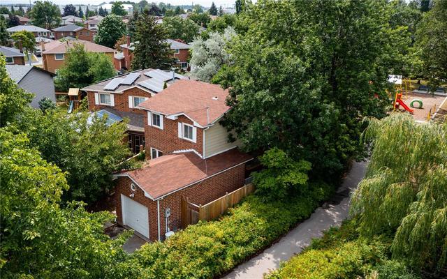 20 Lawnview Crt, House detached with 3 bedrooms, 3 bathrooms and 2 parking in Brampton ON | Image 1
