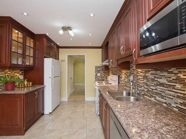 84 Stanwell Dr, House detached with 3 bedrooms, 4 bathrooms and 5 parking in Brampton ON | Image 3