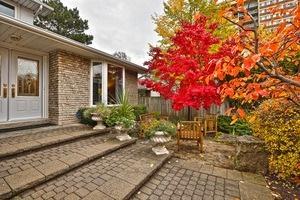 365 Lynn Pl, House detached with 3 bedrooms, 3 bathrooms and 4 parking in Oakville ON | Image 1