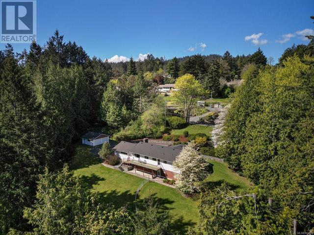 6155 Old East Rd, House detached with 4 bedrooms, 2 bathrooms and 8 parking in Saanich BC | Image 1