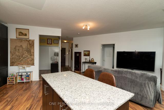 212 - 35 Brian Peck Cres, Condo with 2 bedrooms, 2 bathrooms and 1 parking in Toronto ON | Image 8