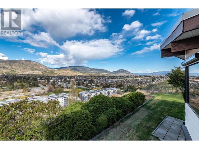 105 Spruce Road, House detached with 4 bedrooms, 3 bathrooms and null parking in Penticton BC | Image 8