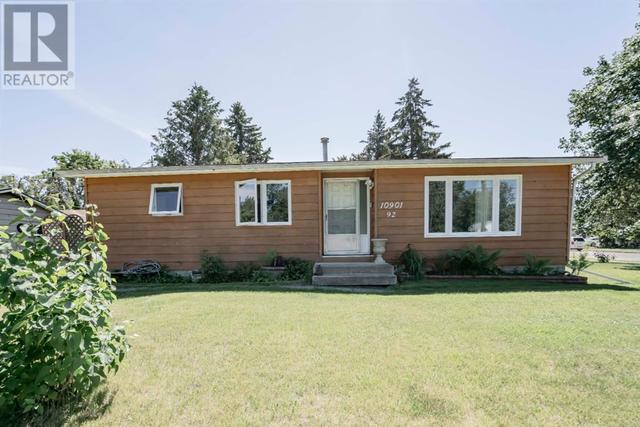 10901 92 Street, House detached with 4 bedrooms, 1 bathrooms and 2 parking in Peace River AB | Card Image
