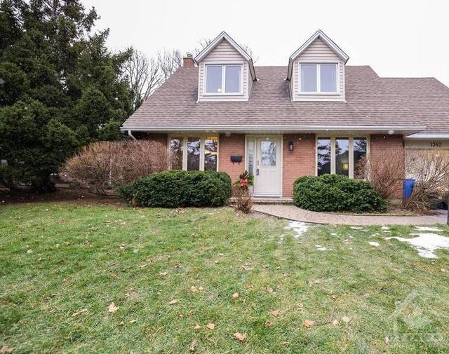 1942 Southampton Court, House detached with 3 bedrooms, 2 bathrooms and 4 parking in Ottawa ON | Image 3