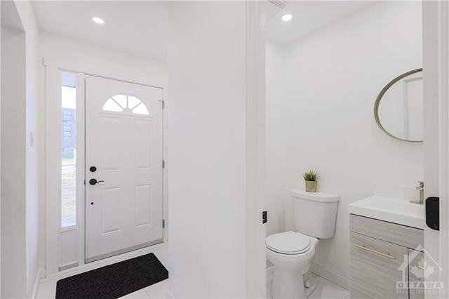 1892 Belmore Lane, Townhouse with 3 bedrooms, 3 bathrooms and 1 parking in Ottawa ON | Image 6