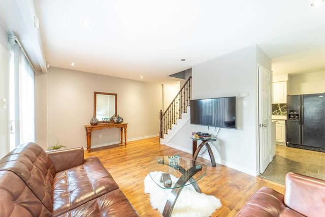 16 - 16 Foster Cres, Townhouse with 3 bedrooms, 3 bathrooms and 2 parking in Brampton ON | Image 38