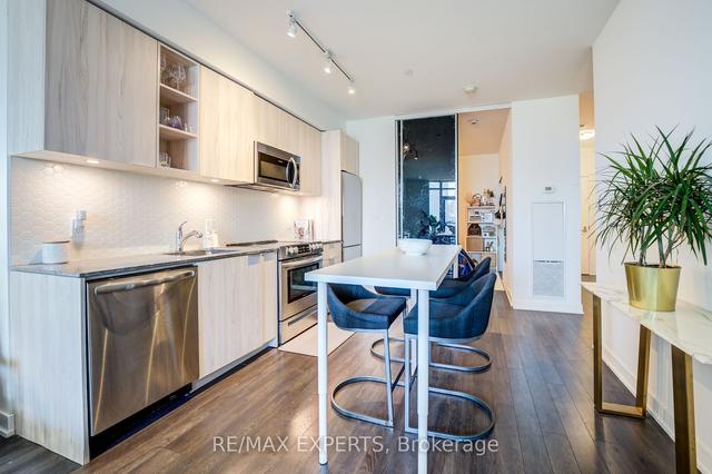 402 - 30 Ordnance St, Condo with 2 bedrooms, 2 bathrooms and 0 parking in Toronto ON | Image 3