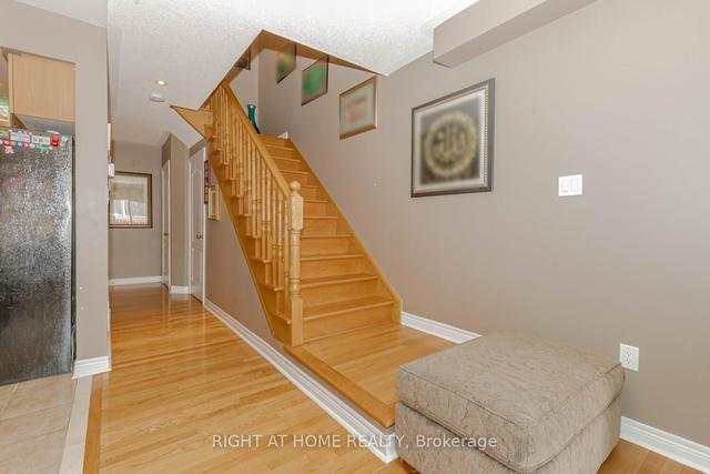 53 Christephen Cres, House attached with 3 bedrooms, 3 bathrooms and 2 parking in Richmond Hill ON | Image 15