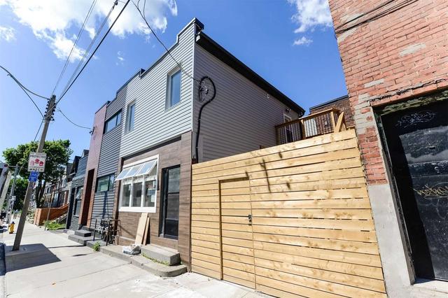 upper - 228 Jones Ave, House detached with 1 bedrooms, 1 bathrooms and 0 parking in Toronto ON | Image 10