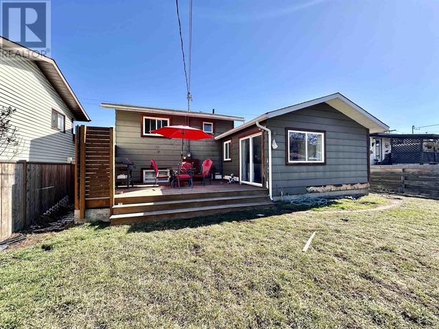 4055 Alfred Avenue, House detached with 4 bedrooms, 2 bathrooms and null parking in Smithers BC | Image 4