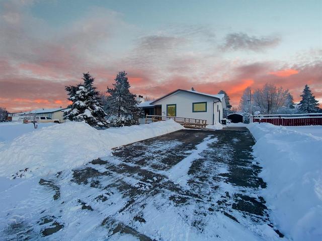 4615 54 Street, House detached with 3 bedrooms, 2 bathrooms and 3 parking in Saddle Hills County AB | Image 8