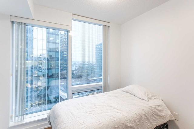 2005 - 10 York St, Condo with 2 bedrooms, 2 bathrooms and 1 parking in Toronto ON | Image 3