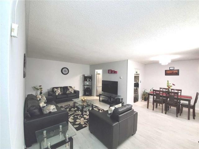 809 - 1 Massey Sq, Condo with 2 bedrooms, 1 bathrooms and 1 parking in Toronto ON | Image 15