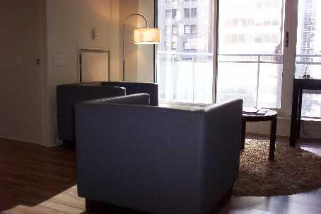 1002 - 8 Colborne St, Condo with 1 bedrooms, 1 bathrooms and null parking in Toronto ON | Image 5