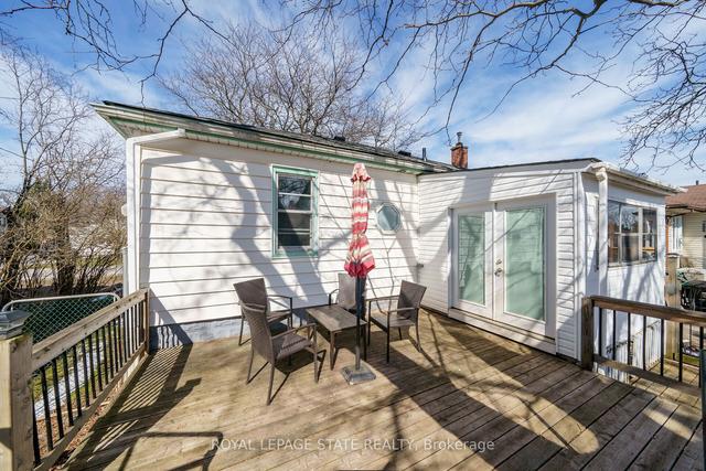 136 Corman Ave, House detached with 3 bedrooms, 2 bathrooms and 5 parking in Hamilton ON | Image 24