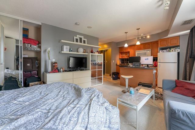 1512 - 18 Yonge St, Condo with 0 bedrooms, 1 bathrooms and 0 parking in Toronto ON | Image 2