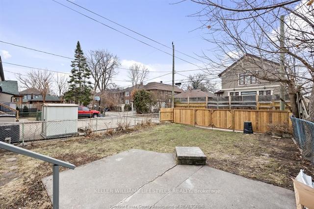 1577 Pelissier St, House detached with 3 bedrooms, 2 bathrooms and 0 parking in Windsor ON | Image 11
