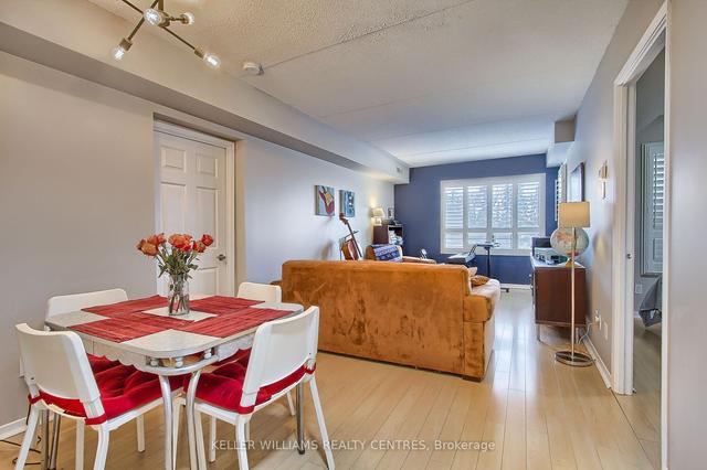 302 - 160 Wellington St E, Condo with 2 bedrooms, 2 bathrooms and 1 parking in Aurora ON | Image 2