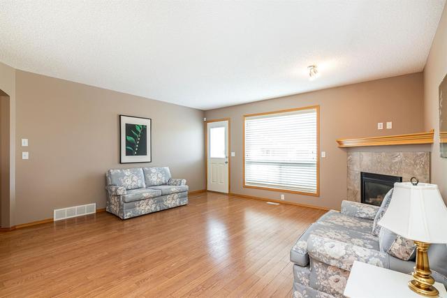 478 Jenkins Drive, Home with 2 bedrooms, 1 bathrooms and 1 parking in Red Deer County AB | Image 3