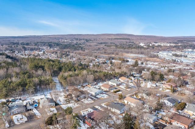 33 Beaumaur Dr, House semidetached with 2 bedrooms, 2 bathrooms and 4 parking in Penetanguishene ON | Image 22