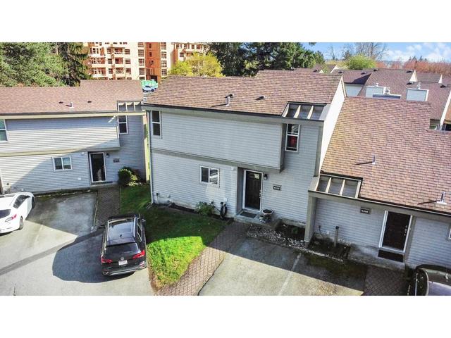 6270 W Greenside Drive, House attached with 2 bedrooms, 1 bathrooms and 2 parking in Surrey BC | Image 2