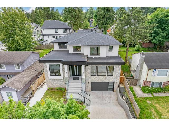 14074 79 Avenue, House detached with 9 bedrooms, 9 bathrooms and 2 parking in Surrey BC | Image 3