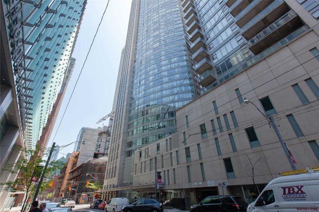 4213 - 210 Victoria St, Condo with 1 bedrooms, 2 bathrooms and 0 parking in Toronto ON | Image 12