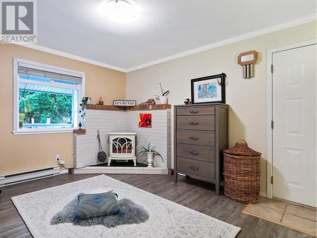 family room in Nanny suite | Image 23