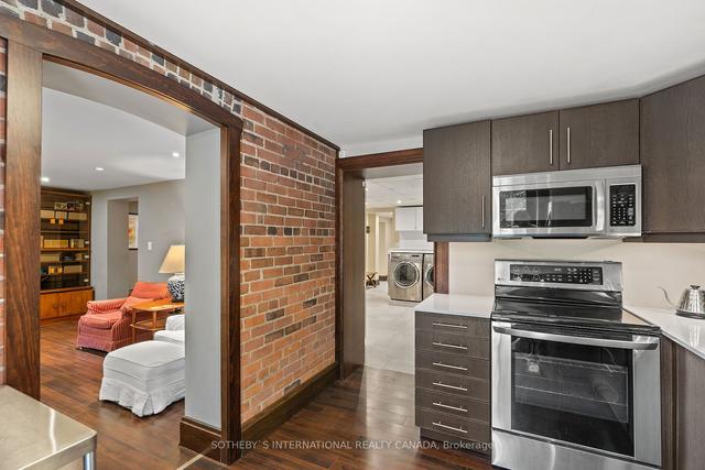 379 Walmer Rd, House detached with 7 bedrooms, 6 bathrooms and 4 parking in Toronto ON | Image 25