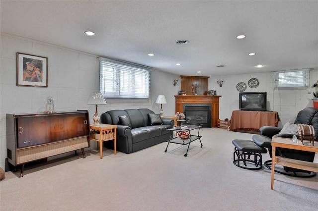 3 Faircrest Circ, House detached with 3 bedrooms, 2 bathrooms and 6 parking in Toronto ON | Image 25