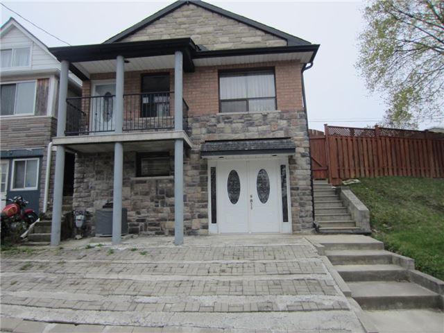 22 Woodcroft Cres, House detached with 2 bedrooms, 2 bathrooms and 1 parking in Toronto ON | Image 1
