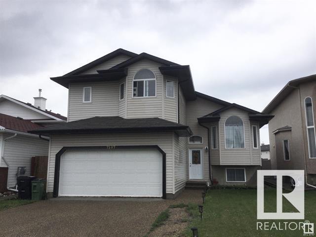 7507 168 Av Nw, House detached with 4 bedrooms, 3 bathrooms and null parking in Edmonton AB | Image 1