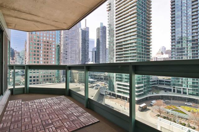 1011 - 10 Queens Quay W, Condo with 2 bedrooms, 2 bathrooms and 1 parking in Toronto ON | Image 17