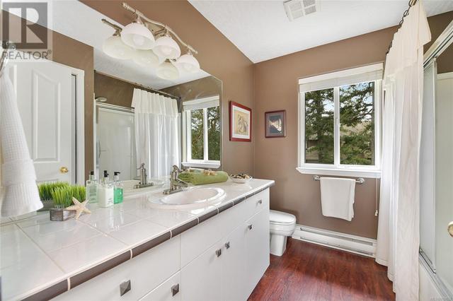 6782 Greig Crt, House detached with 3 bedrooms, 4 bathrooms and 6 parking in Central Saanich BC | Image 35