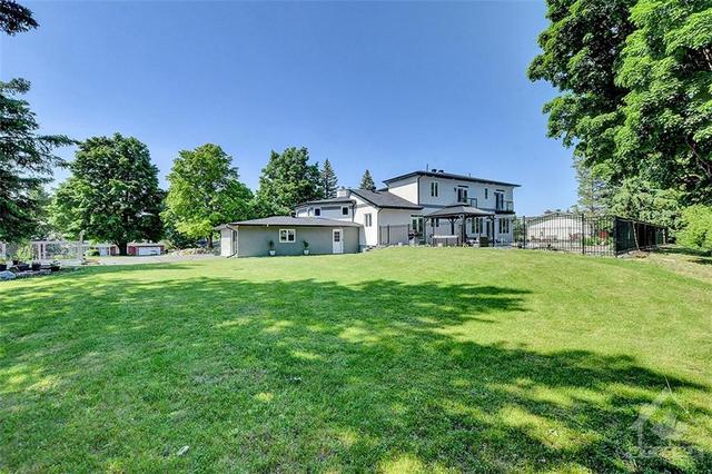 25 Bren Maur Road, House detached with 5 bedrooms, 6 bathrooms and 12 parking in Ottawa ON | Image 27