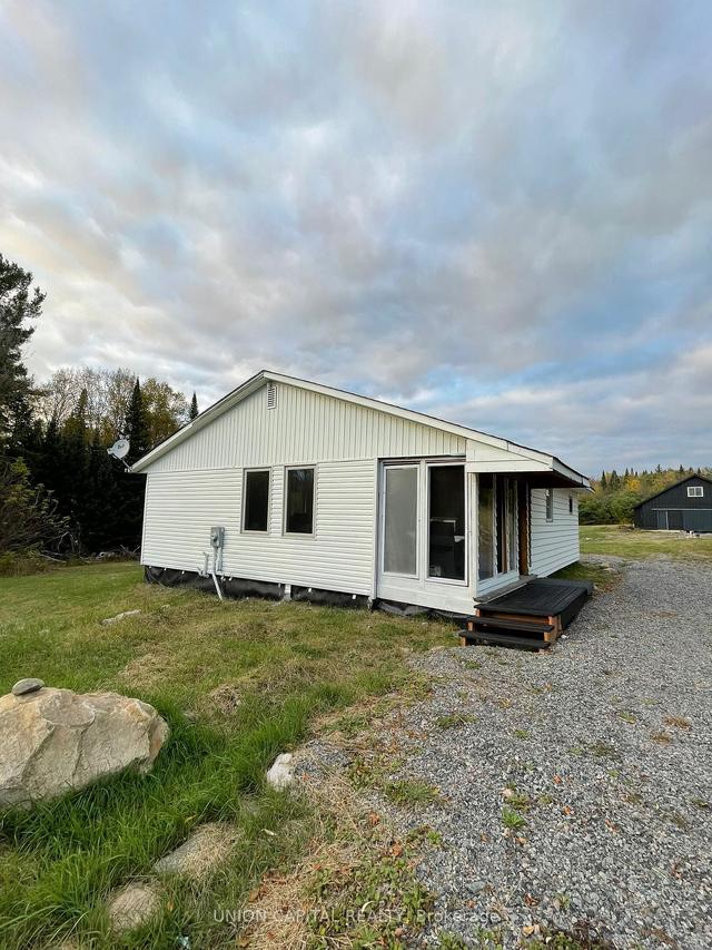 4490 Musclow Greenview Rd, House detached with 2 bedrooms, 2 bathrooms and 12 parking in Hastings Highlands ON | Image 13