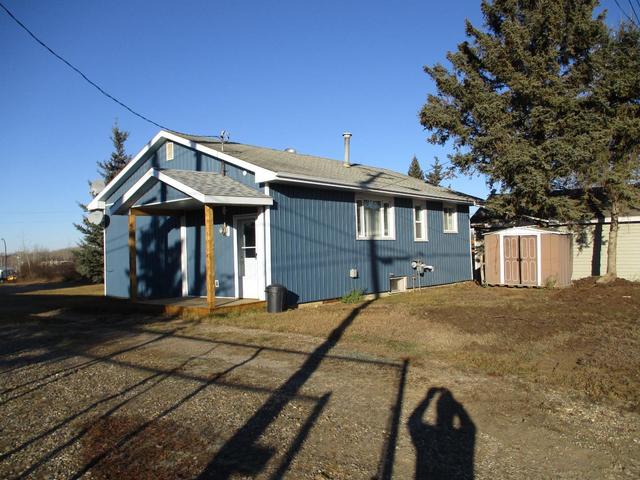 412 1st Street, House detached with 2 bedrooms, 1 bathrooms and 6 parking in Manning AB | Image 1